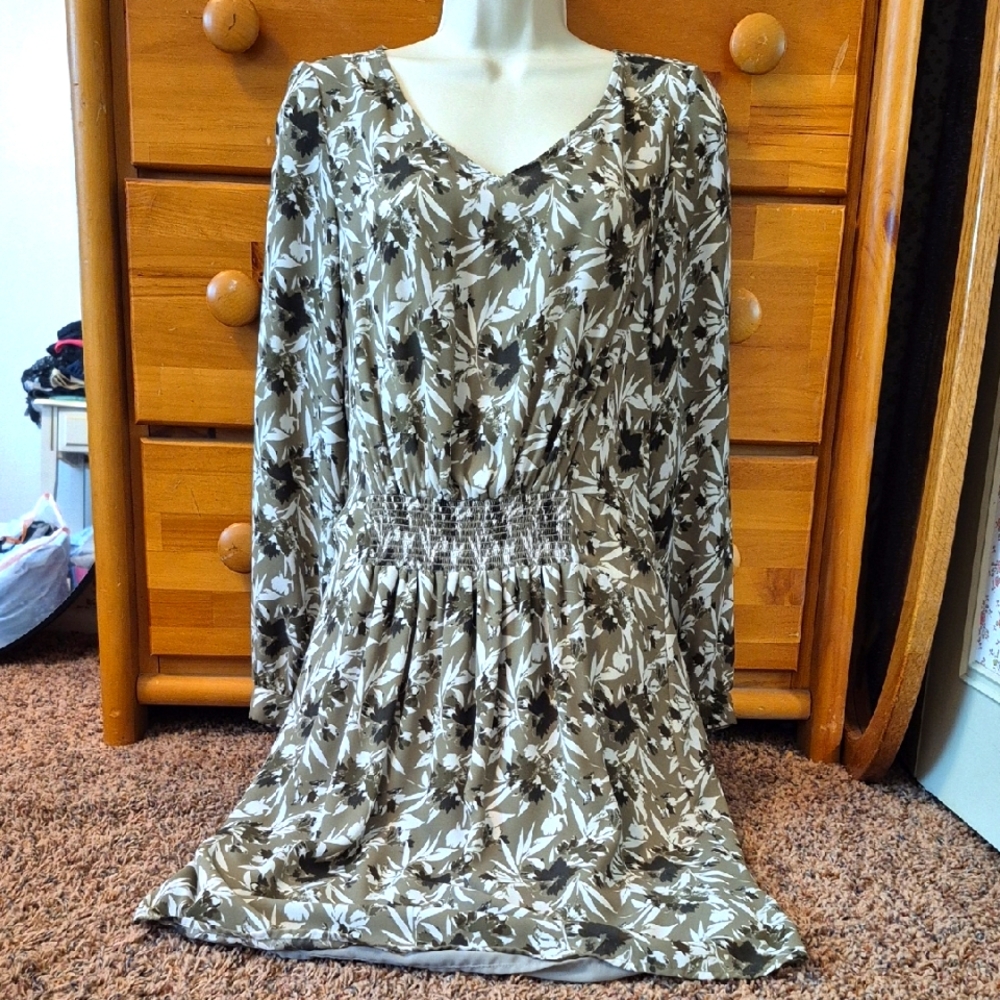 Noir Floral Print Dress Green, White, Black Size Medium